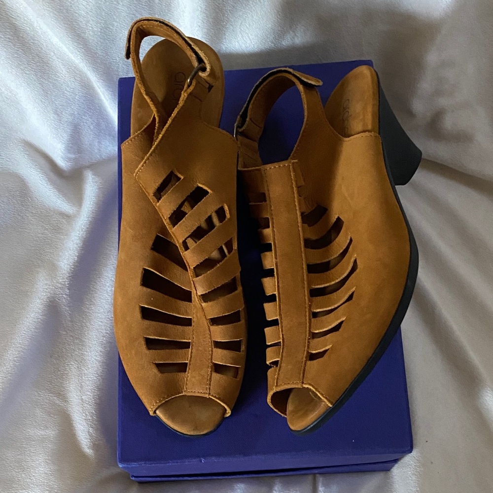 Arche Softest Leather Camel Color Black Heels Comfort Shoes